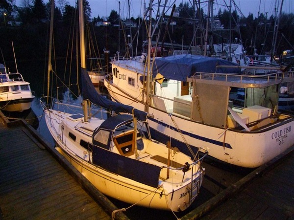 1974 Calgan Marine 27  Crown 28 Sailboats